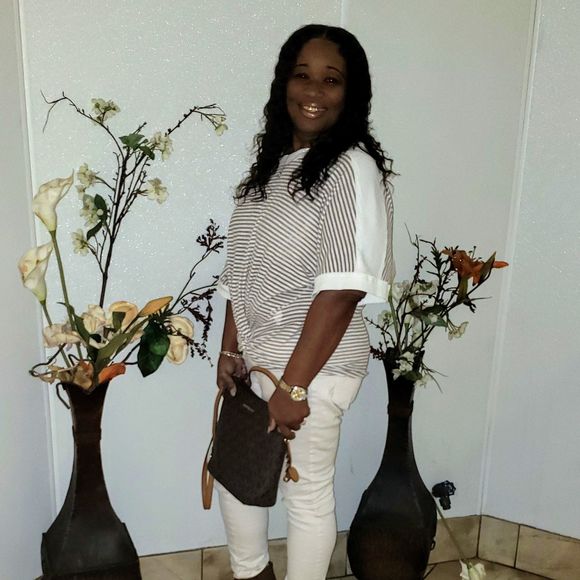 Meet your Posher, Annette - Picture 1 of 1